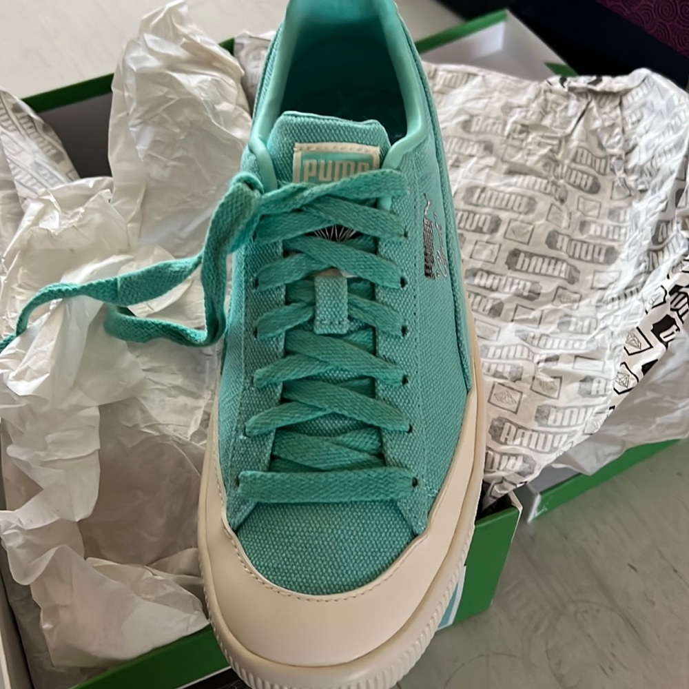 Puma “Clyde” sneakers new never worn